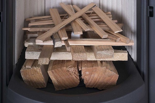 Uloženie dreva do krbových kachlí